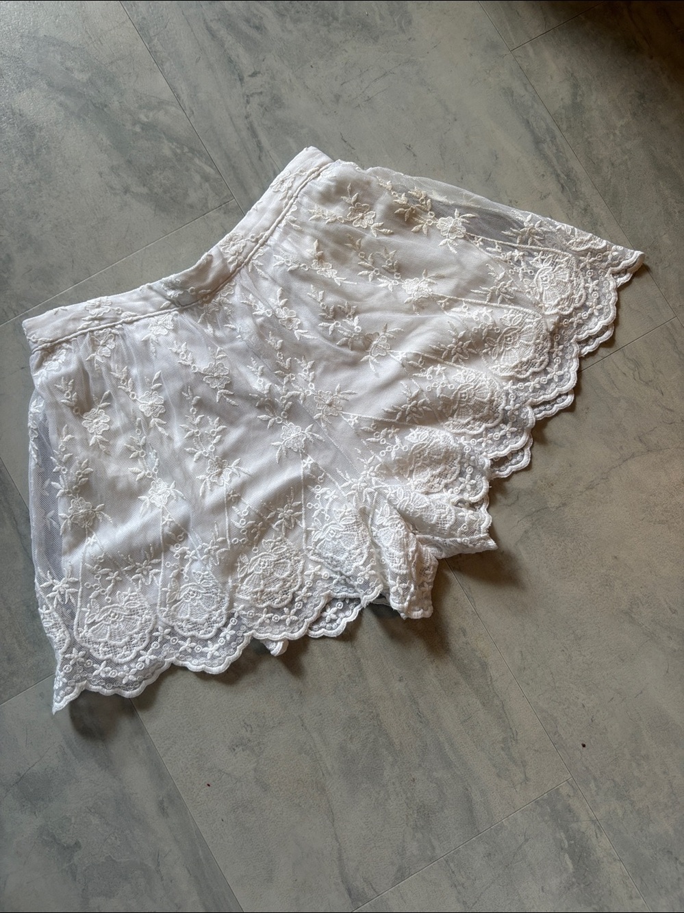 Abercrombie & Fitch  shorts  white embroidered lace on mesh covering  pull on
